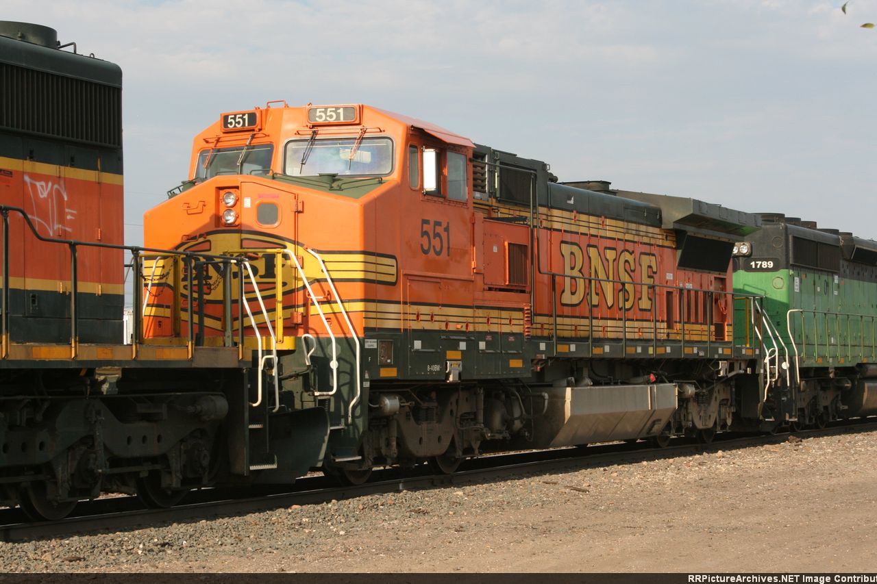 BNSF 551